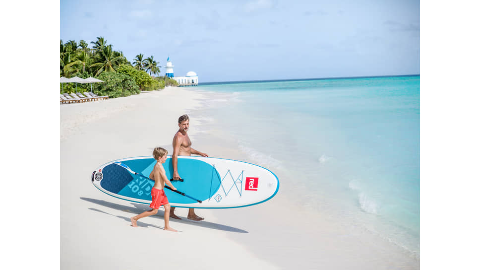 Гости на пляже отеля InterContinental Maldives 