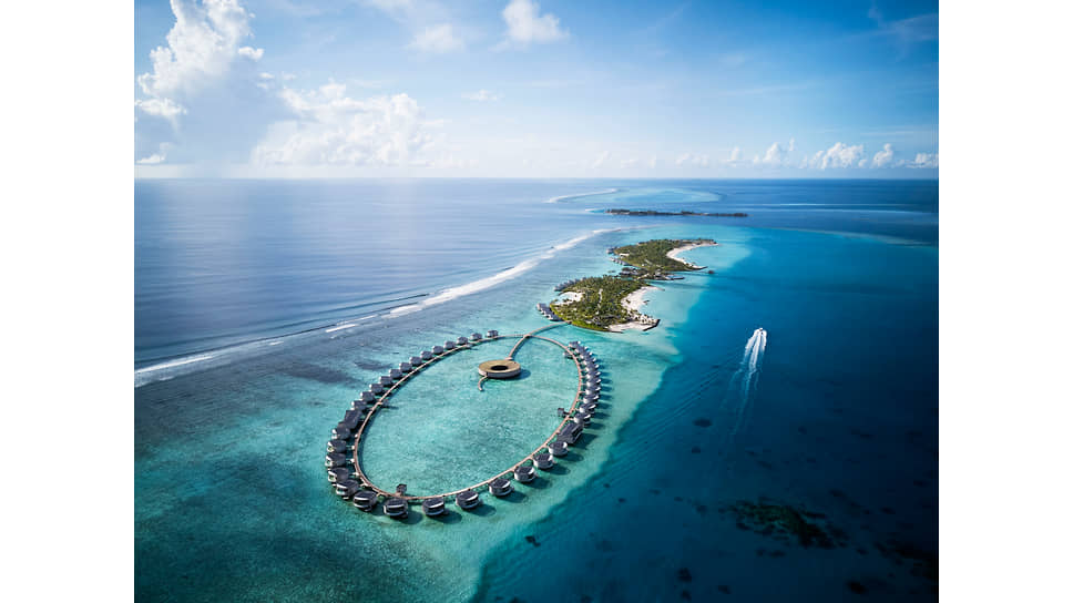 Вид на пятизвездный отель The Ritz-Carlton Maldives, Fari Islands