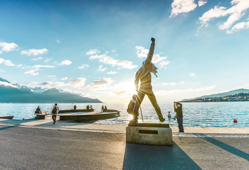 Статуя Фредди Меркюри в Монтре на Женевском озере