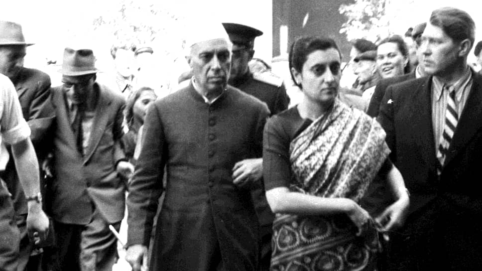 Премьер-министр Индии Джавахарлал Неру с дочерью Индирой Ганди с визитом на «Уралмаше» в 1955 году