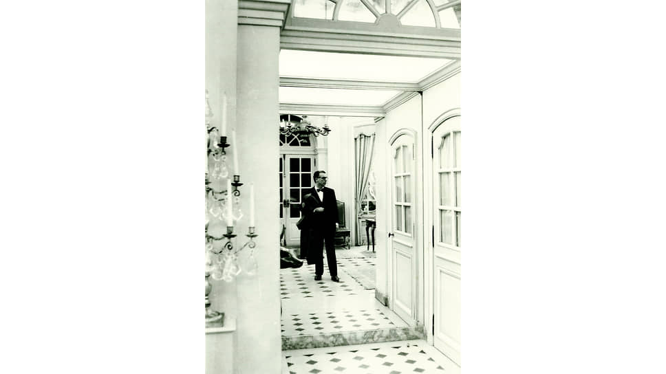 Кристобаль Баленсиага в салонах Balenciaga на авеню Георга V в Париже, 1959 год. Весь тейлоринг коллекции сезона осень—зима 2021/22 создан по образцу и подобию костюмов, которые носил сам Кристобаль Баленсиага