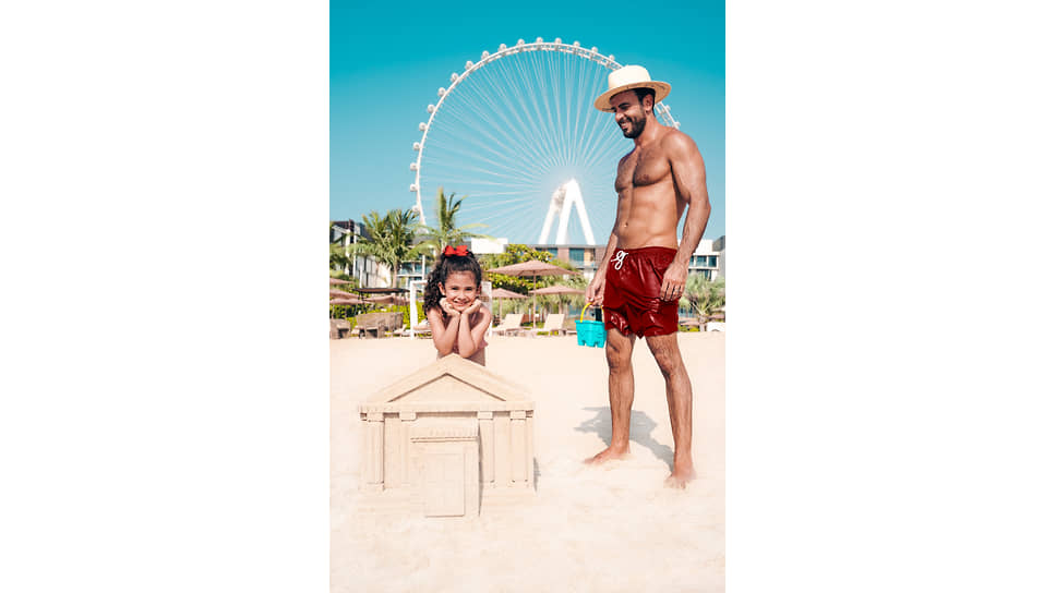 На пляже отеля Caesars Palace Dubai