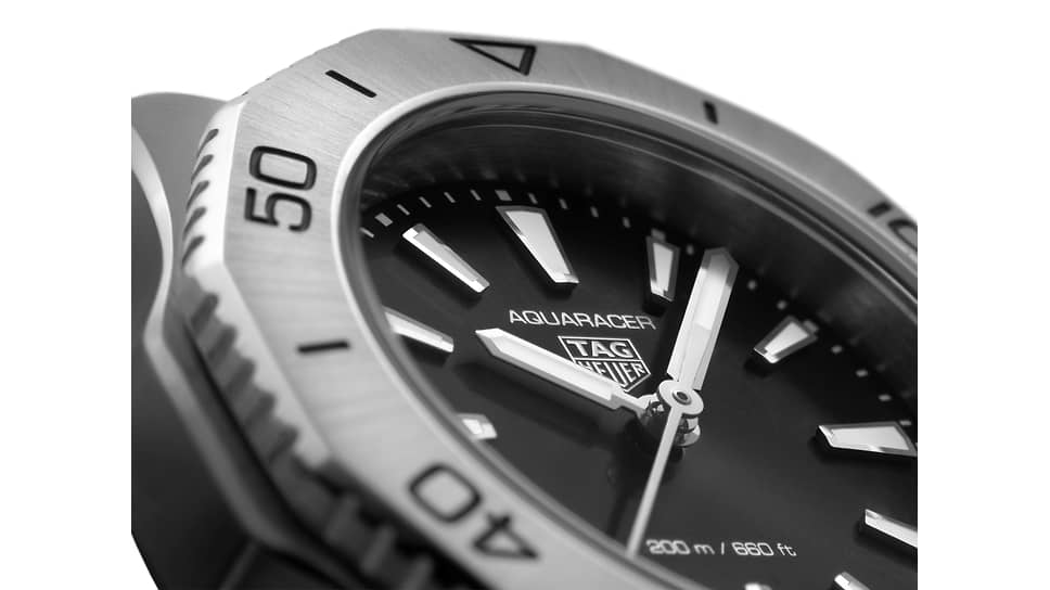 Черный матовый циферблат с эффектом Sunray TAG Heuer Aquaracer Professional 200
