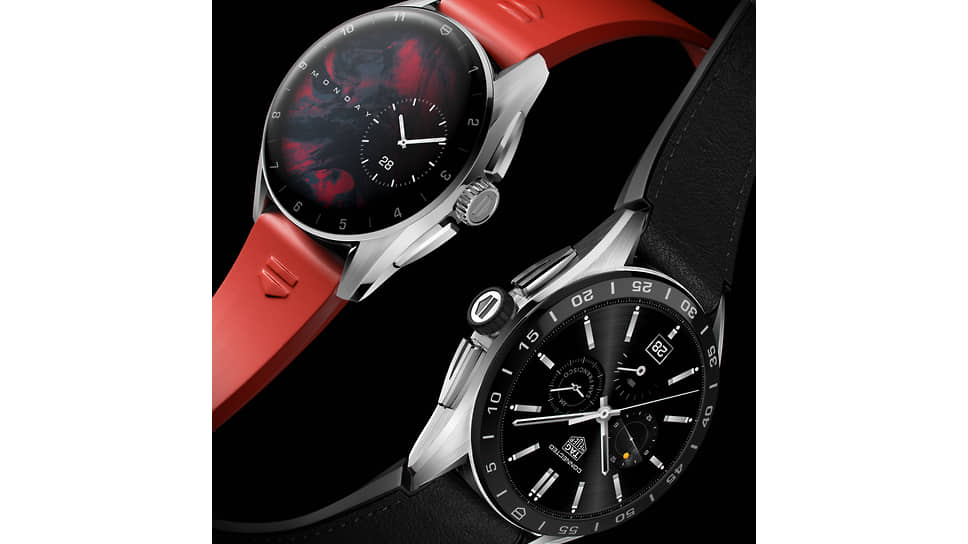 В новых TAG Heuer Connected Calibre E4 модель 45 мм в форме «спортивных» часов с выраженным черным кольцом циферблата соседствует с «костюмной» моделью 42 мм в стальном корпусе
