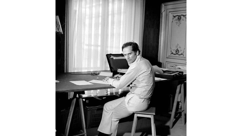 Дизайнер Пьер Карден в Париже. 1970 год