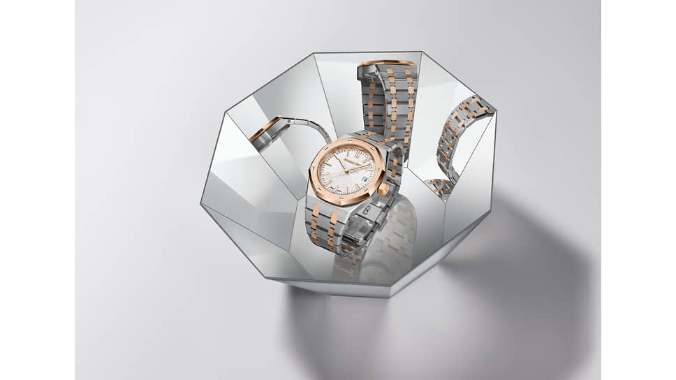 Royal Oak Selfwinding, 37 мм, сталь, розовое золото, механизм с автоматическим подзаводом, запас хода 60 часов, водонепроницаемость 50 м