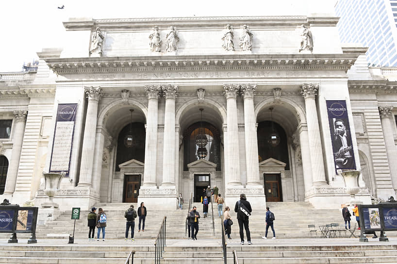 В 2008 году Стивен Шварцман пожертвовал Нью-Йоркской публичной библиотеке $100 млн. Это самое крупное благотворительное пожертвование, полученное учреждением культуры, за всю историю Нью-Йорка