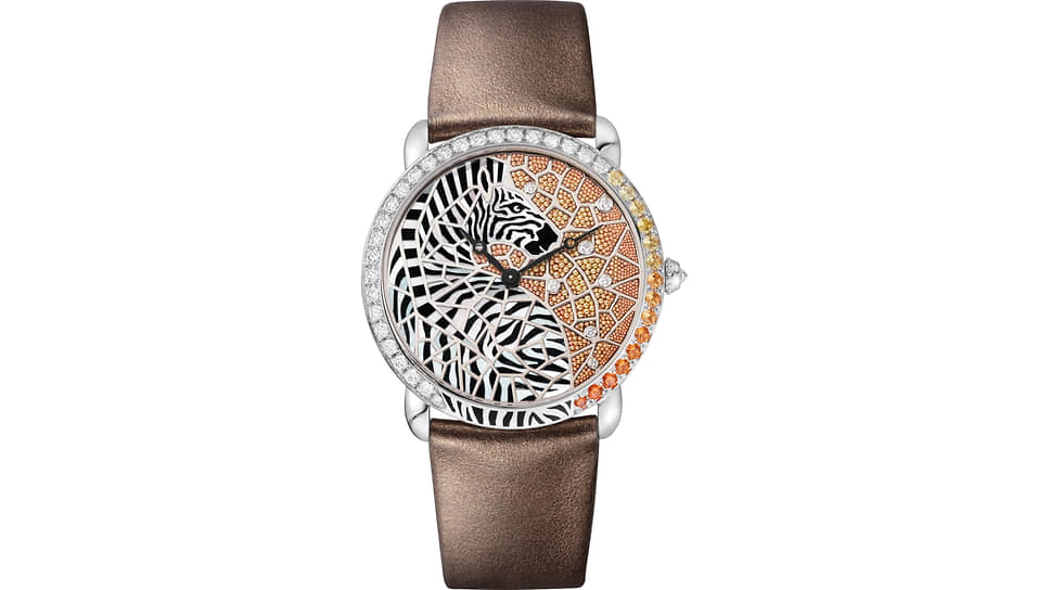 Cartier Metiers d’Art — Ronde Louis Cartier, белое золото, бриллианты, желтые сапфиры и оранжевые гранаты, маркетри из перламутра и черного оникса, золотое зернение, заводная головка с бриллиантом, мануфактурный механизм с ручным заводом 430 MC