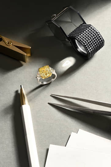 Parure, кольцо, белое золото, желтый (7,1 карата) и бесцветные бриллианты