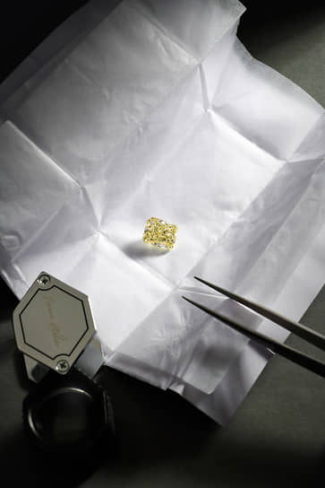 Желтый бриллиант (6,02 карата)