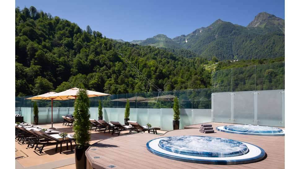 Открытая терраса Sky Lounge в отеле Radisson Hotel, Rosa Khutor