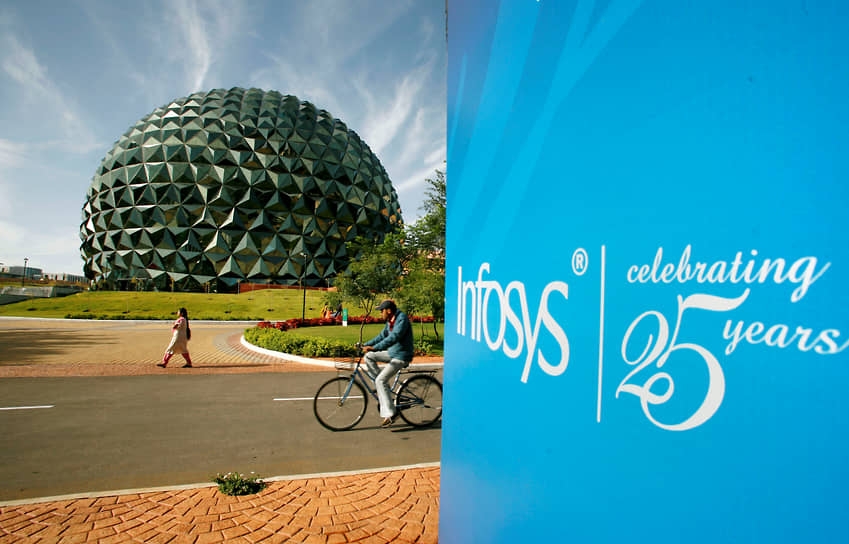 В честь 25-летия Infosys всем сотрудникам компании была выплачена денежная премия
