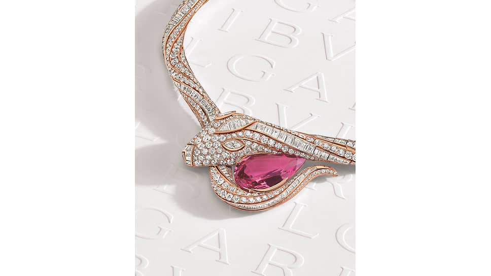 Колье Serpenti Spinel Embrace с розовой шпинелью из Таджикистана 25,70 карата