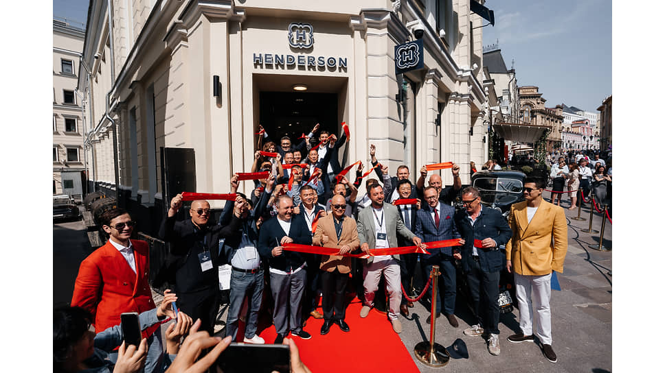 Открытие Центрального флагманского салона Henderson в центре Москвы на Кузнецком Мосту