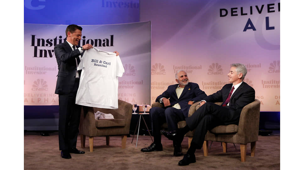 Карл Айкан (в центре) и Билл Экман (справа) разошлись во мнениях по поводу судьбы акций Herbalife. Айкан не поверил в обвал их курса и выиграл