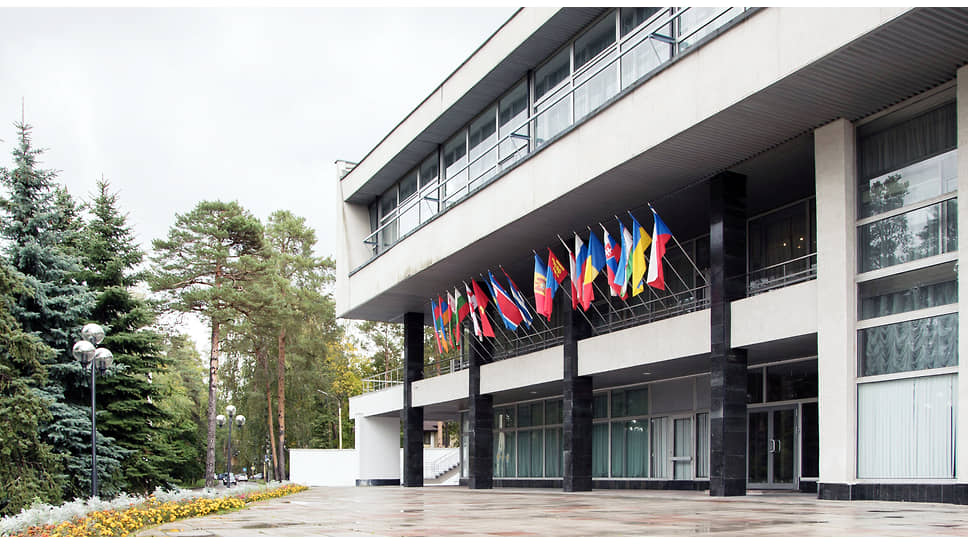 Дом международных совещаний Объединенного института ядерных исследований в наукограде Дубна