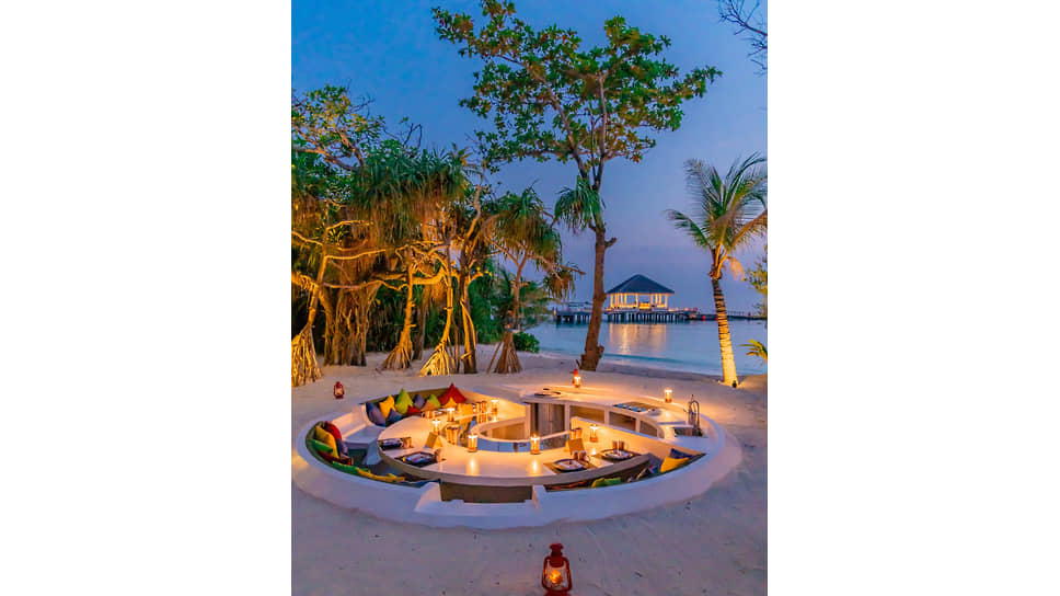 На территории отеля JW Marriott Maldives Resort and Spa