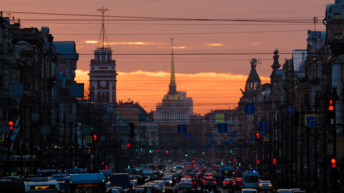 Между самолетом и поездом