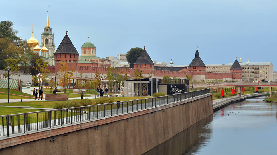 Тульский Кремль, набережная на берегу реки Упы, Тула
