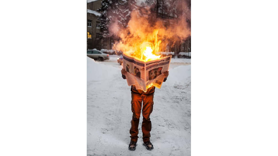 Тим Парщиков, из серии Burning News, 2011