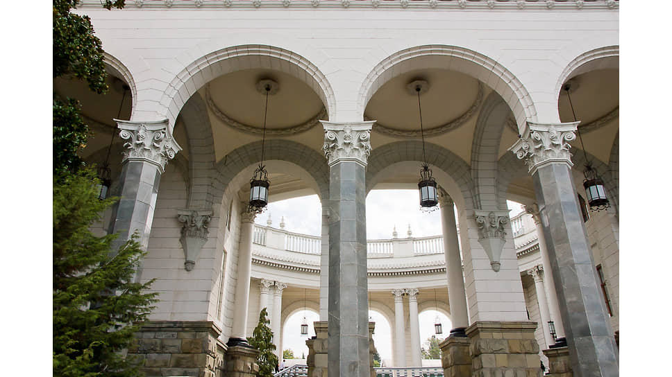 Железнодорожный вокзал города Сочи