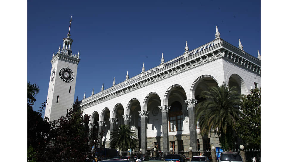 Железнодорожный вокзал города Сочи