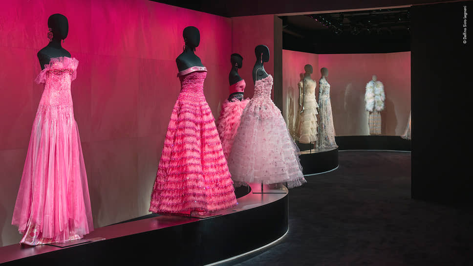 Выставка «Giorgio Armani Prive 2005–2025: Двадцать лет высокой моды» в музее Armani / Silos, Милан