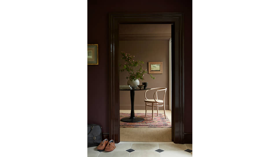 Стены — Cordoba 277, Purple Brown 8, потолок и карниз — Scullery 318