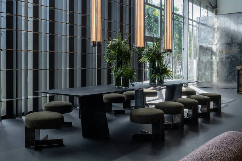 Лаундж бренда Henge на ярмарке коллекционного дизайна Design Miami 