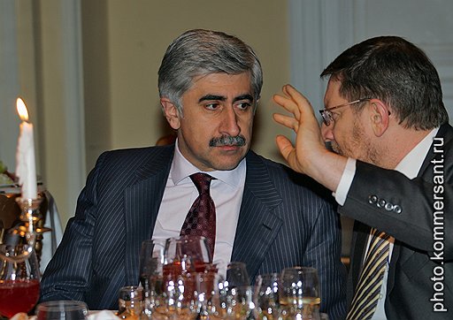 Гендиректор «Сухого» и МиГа Михаил Погосян (слева) и президент группы компаний IBS Анатолий Карачинский (справа) на торжественном ужине форума «Россия 2009» в ГУМе
