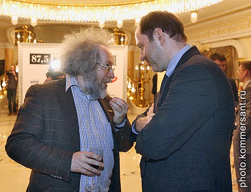 Главред «Эха Москвы» Алексей Венедиктов (слева) и префект САО Олег Митволь на праздновании трехлетия радиостанции Business FM