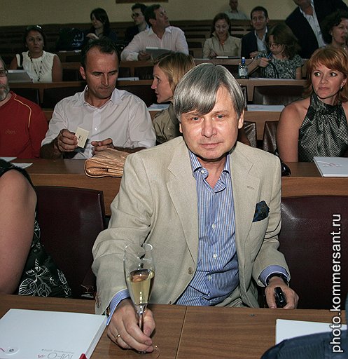 Коллекционер Виктор Бондаренко на первом заседании Insiders Club в аудитории факультета журналистики МГУ