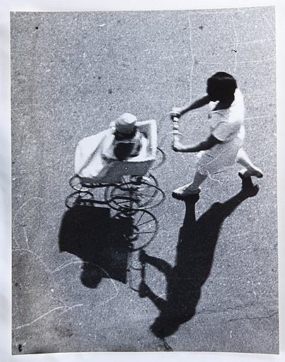 «Женщина с детской коляской», 1928 год