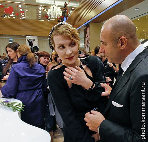 Кинодеятель Рената Литвинова на презентации парфюма Opus продюсера Игоря Крутого (справа)