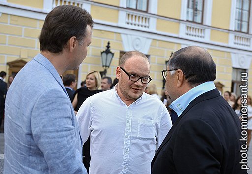Главный редактор газеты "Коммерсантъ" Михаил Михайлин, корреспондент ИД "Коммерсантъ" Олег Кашин и владелец ИД "Коммерсантъ" Алишер Усманов (слева направо) 