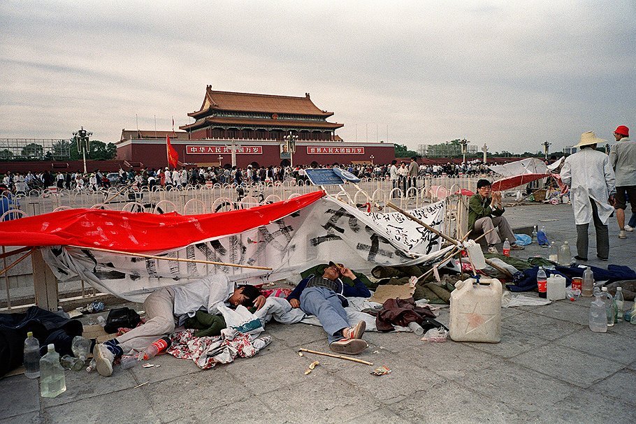 Пекин, площадь Тяньаньмэнь, 1989 год 
