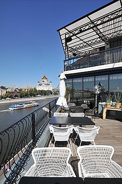 "Река"
