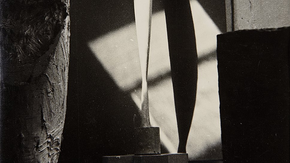 Константин Бранкузи. &quot;Птица в пространстве с тенью&quot;, около 1932 года. Phillips, эстимейт $50-70 тыс.