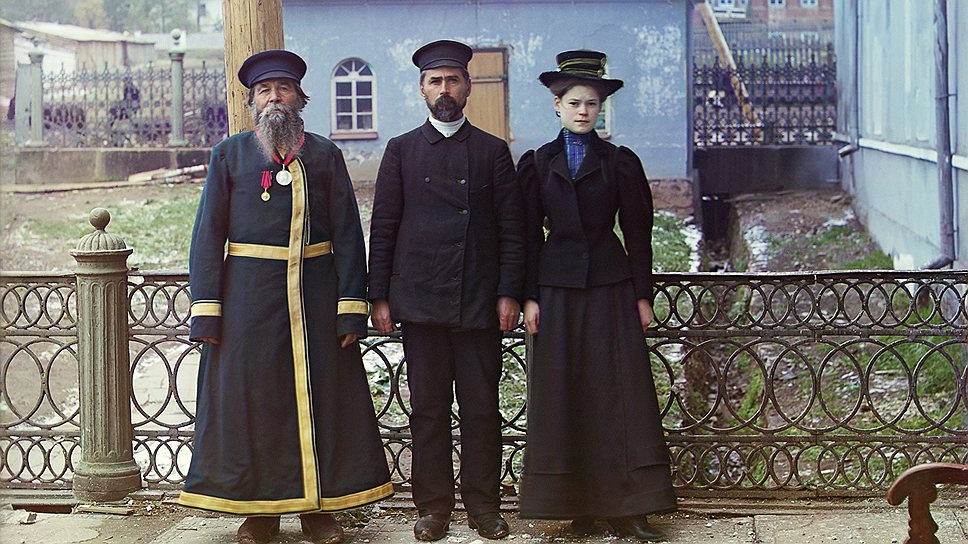 Три поколения. А.П. Колганов с сыном и внучкой, 1909 год