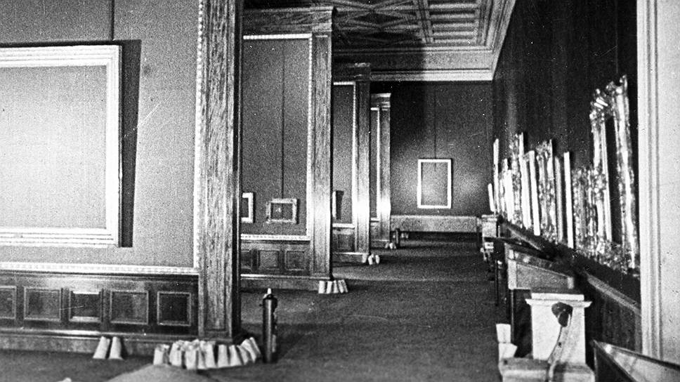 Залы Эрмитажа после эвакуации экспозиции, 1941 год