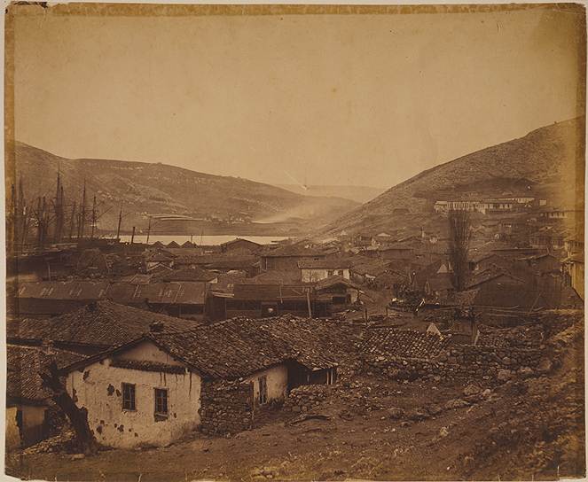 &quot;Общий вид Балаклавы, справа — больница&quot;, 1855 год