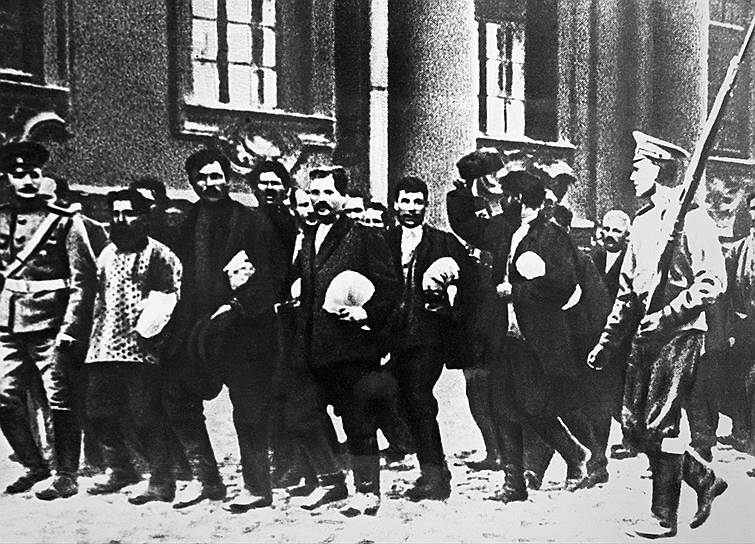 Новобранцы направляются в казарму, 1914 год  