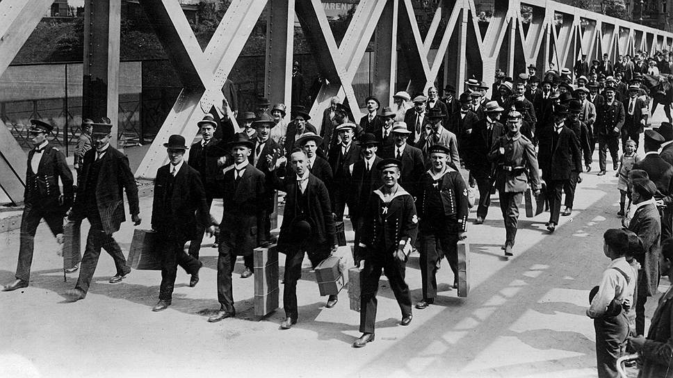 Колонна новобранцев, 1914 год 