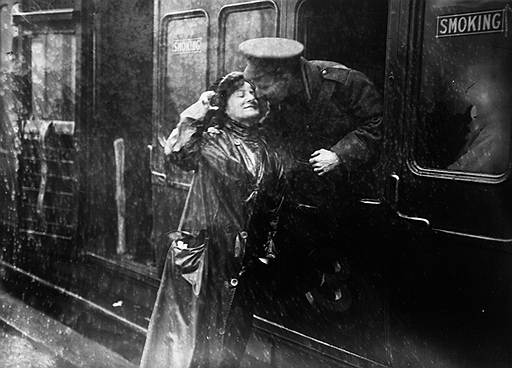 Прощание на вокзале Виктория, Лондон, 1914 год  