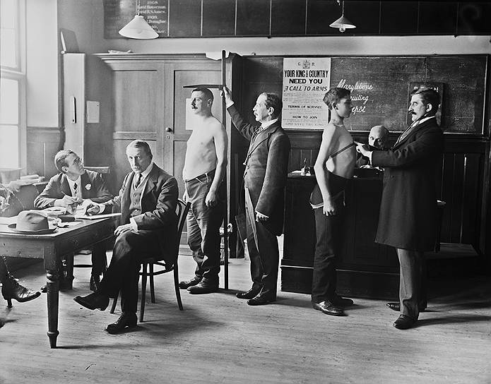 Медицинская военная комиссия в классической гимназии Мэрилебон, Лондон, 1914 год  