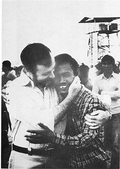 Сидни Шенберг встречает Дита Прана из лагеря Чоенг Эк, 1979 год