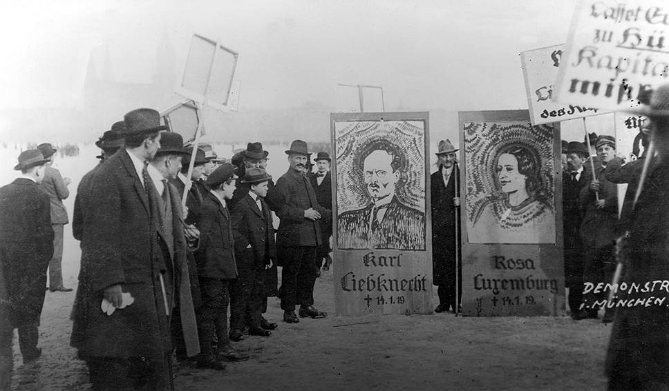Траурный митинг в память Розы Люксембург и Карла Либкнехта в Мюнхене, 1919 год 