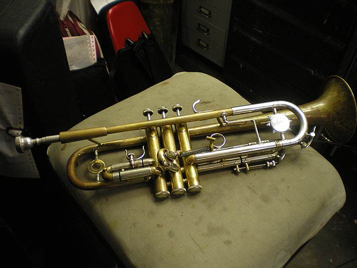 Труба, адаптированная для игры одной рукой