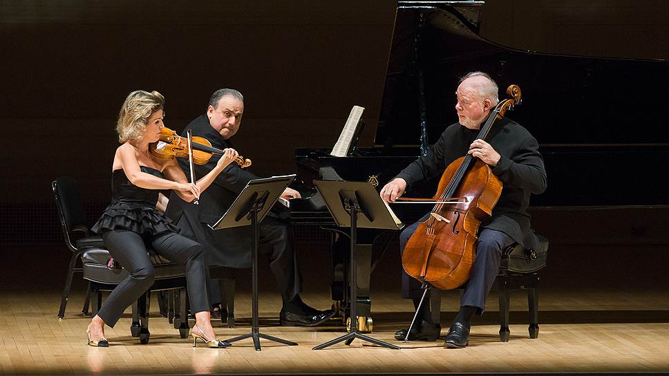 Анне-Софи Муттер (скрипка), Ефим Бронфман (фортепиано) и Линн Харрелл (виолончель) 
