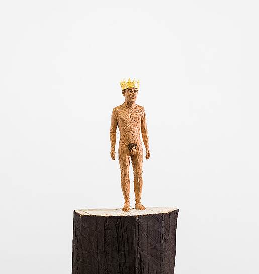 «Обнаженный мужчина в золотой короне», 2015 год